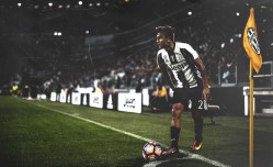 开云官方网站-利物浦窃取领先优势却转瞬即逝，运气背后凸显深层危机