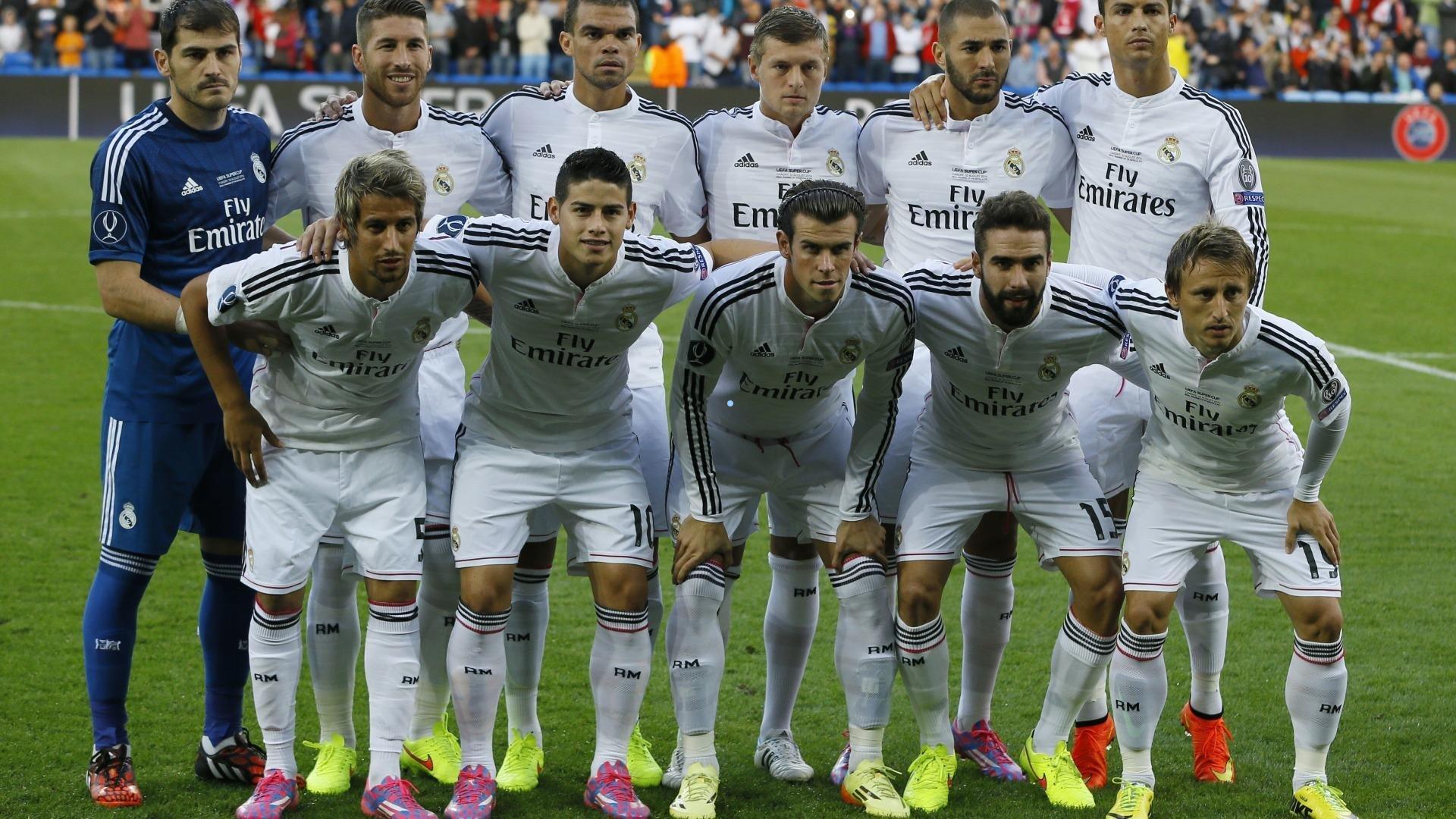 双手挂筐背扣震撼全场，传奇卡特惊呆瞬间成经典